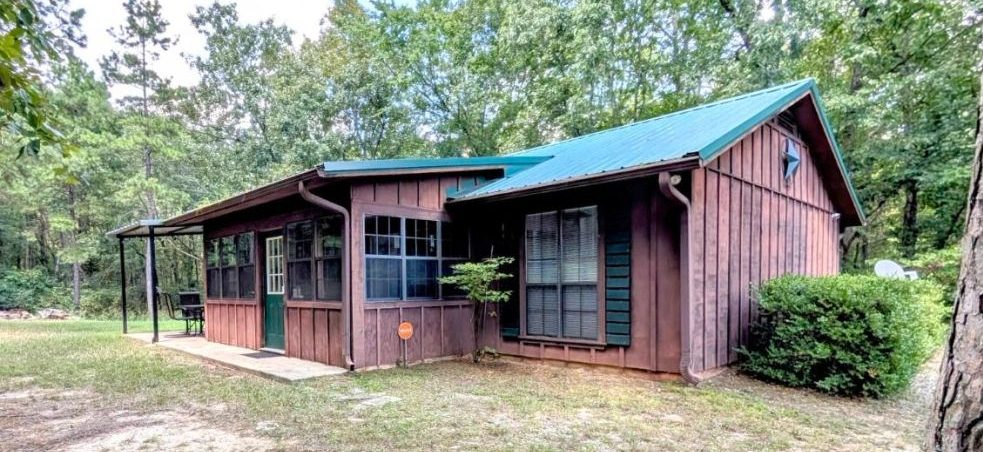 Bear Cabin — secluded cabin rental near Mena, AR